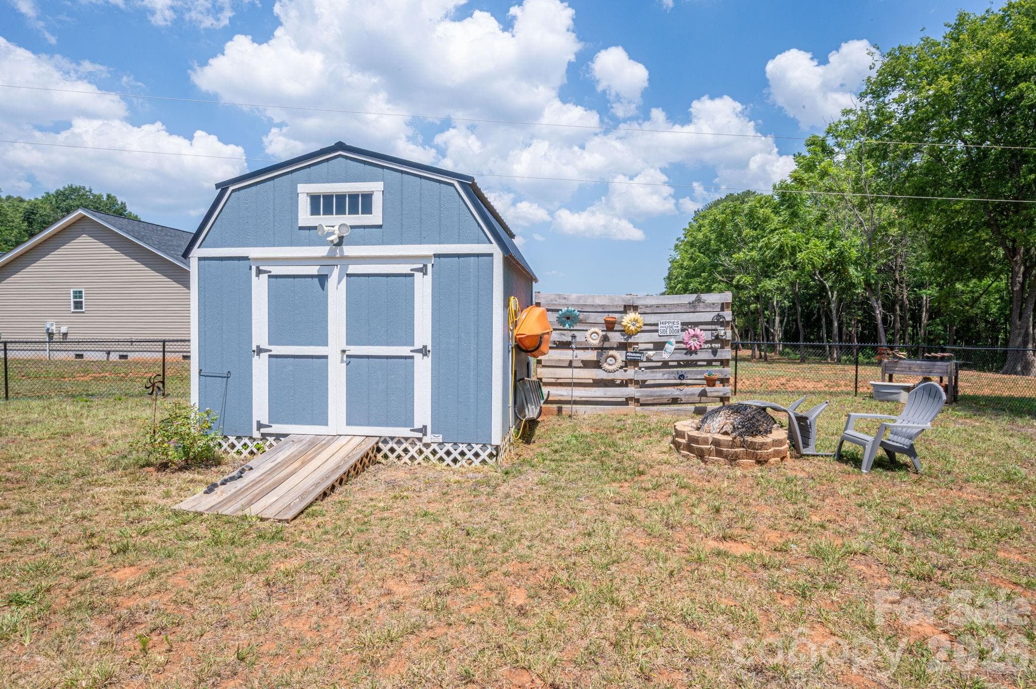 10 x 12 Outbuilding with insulation and electricity - Newton