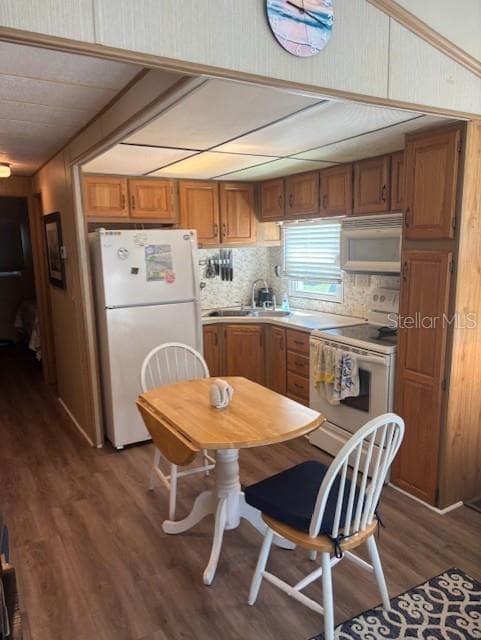Manufactured Home at 9000 US HWY 192 #381, CLERMONT, photo 4 of 12