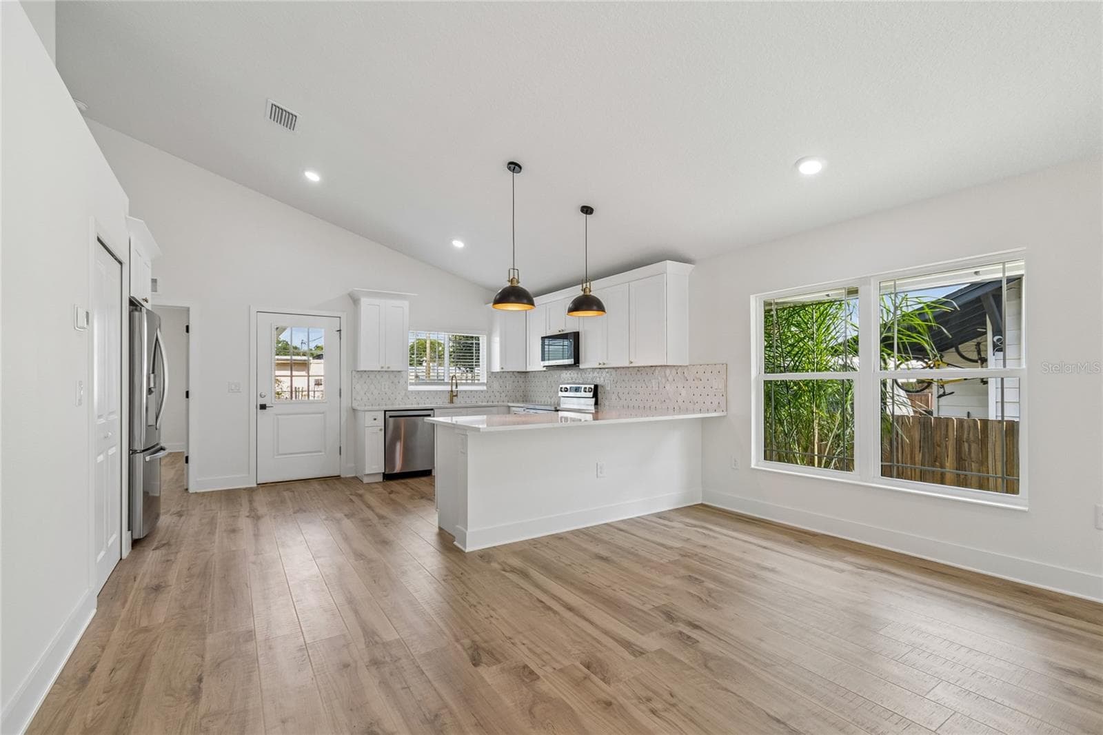 Single Family Residence at 2301 HIGHLAND ST S, ST PETERSBURG, photo 8 of 35