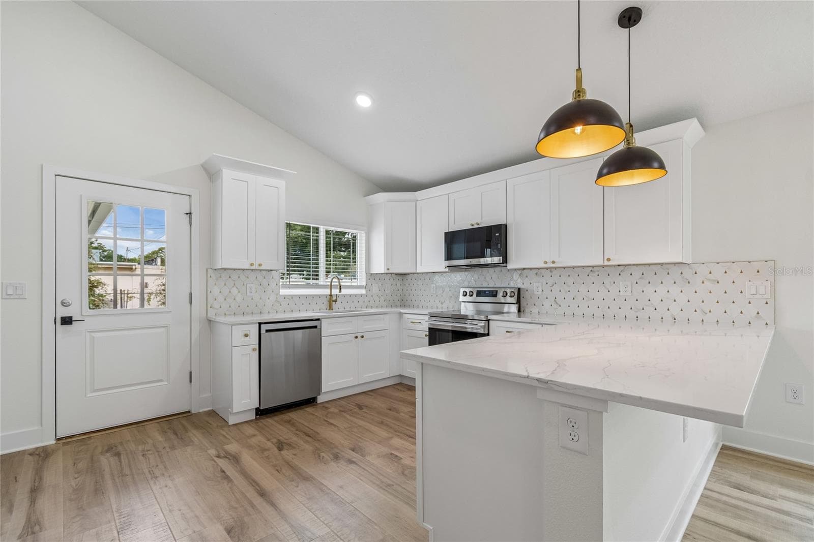 Single Family Residence at 2301 HIGHLAND ST S, ST PETERSBURG, photo 9 of 35