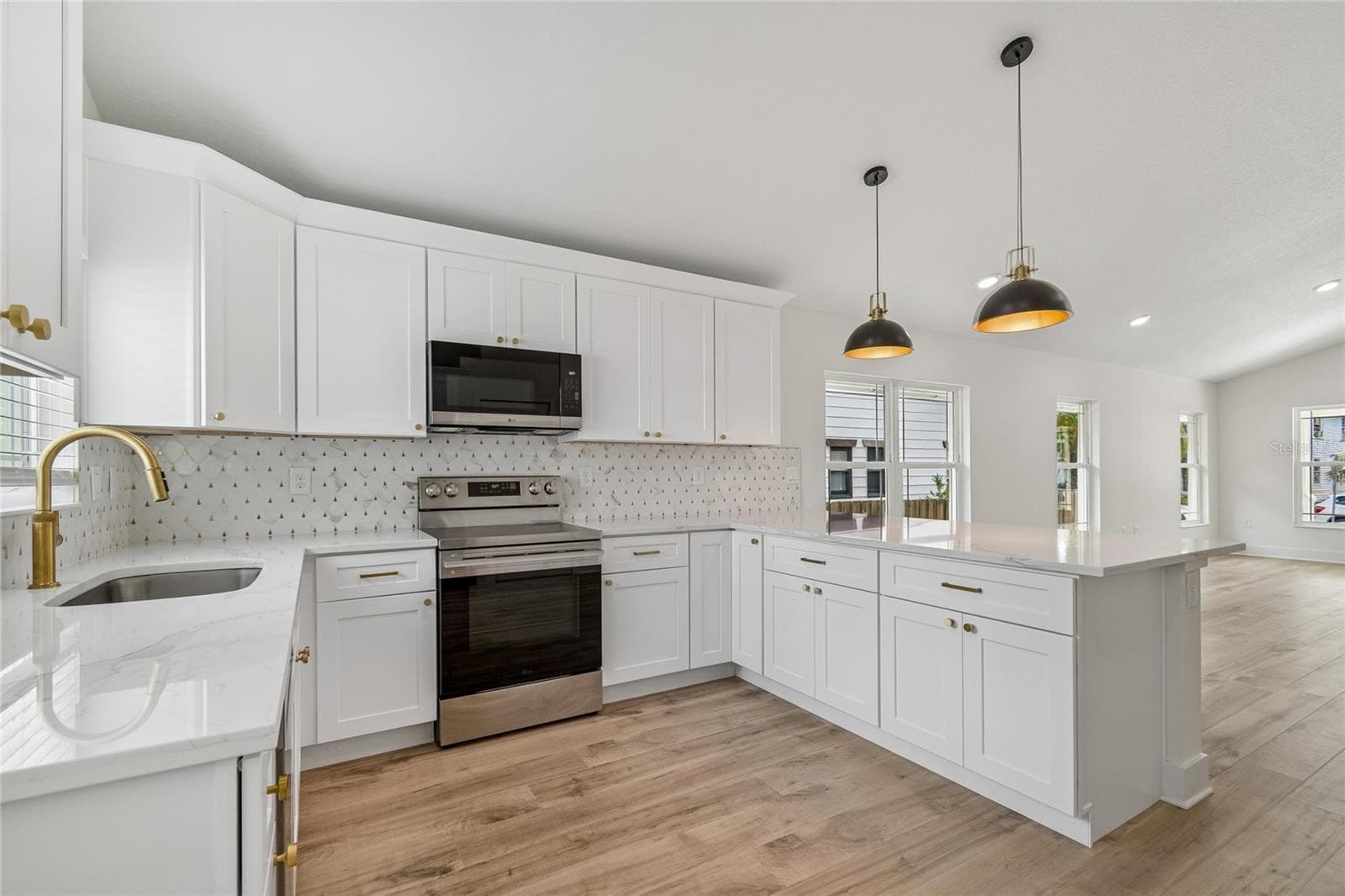Single Family Residence at 2301 HIGHLAND ST S, ST PETERSBURG, photo 10 of 35