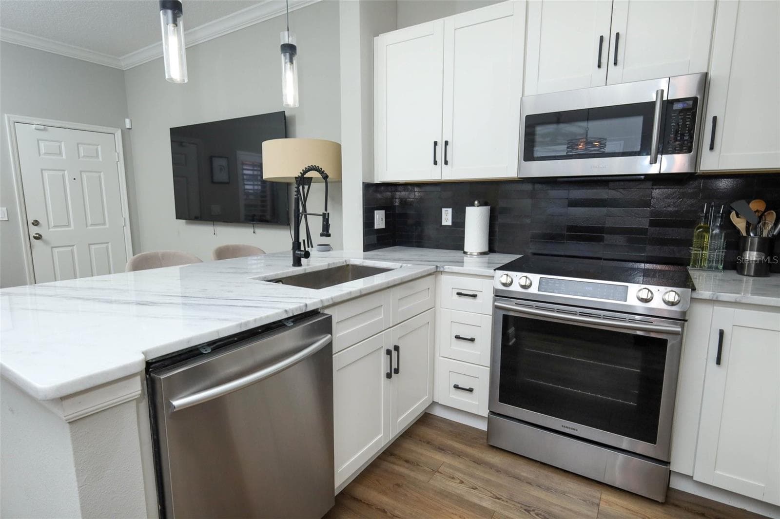 Remodeled Kitchen - 2202 ELIZABETH AVE #B, ORLANDO