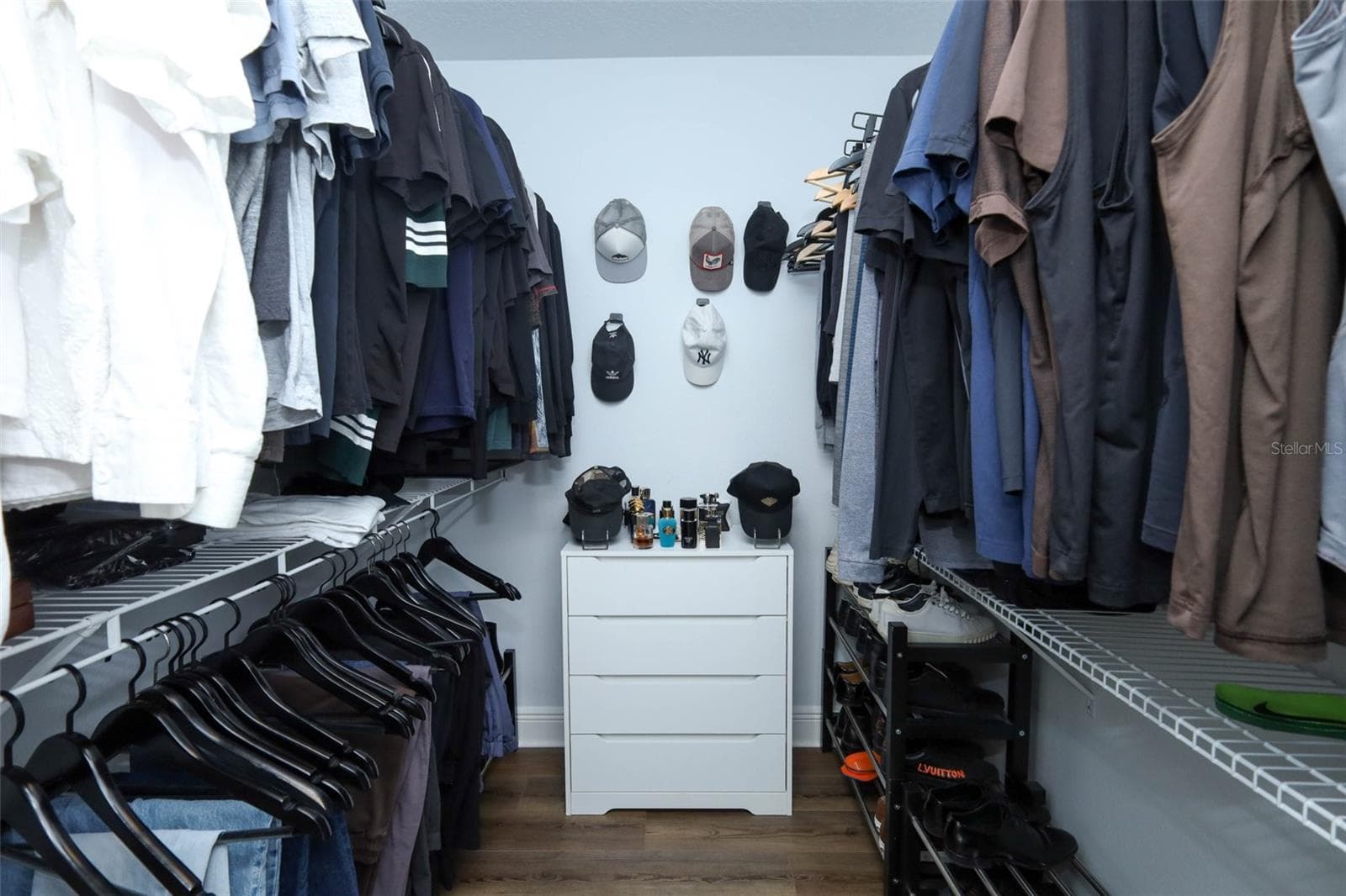 Huge walk in closet Primary Bedroom - 2202 ELIZABETH AVE #B, ORLANDO