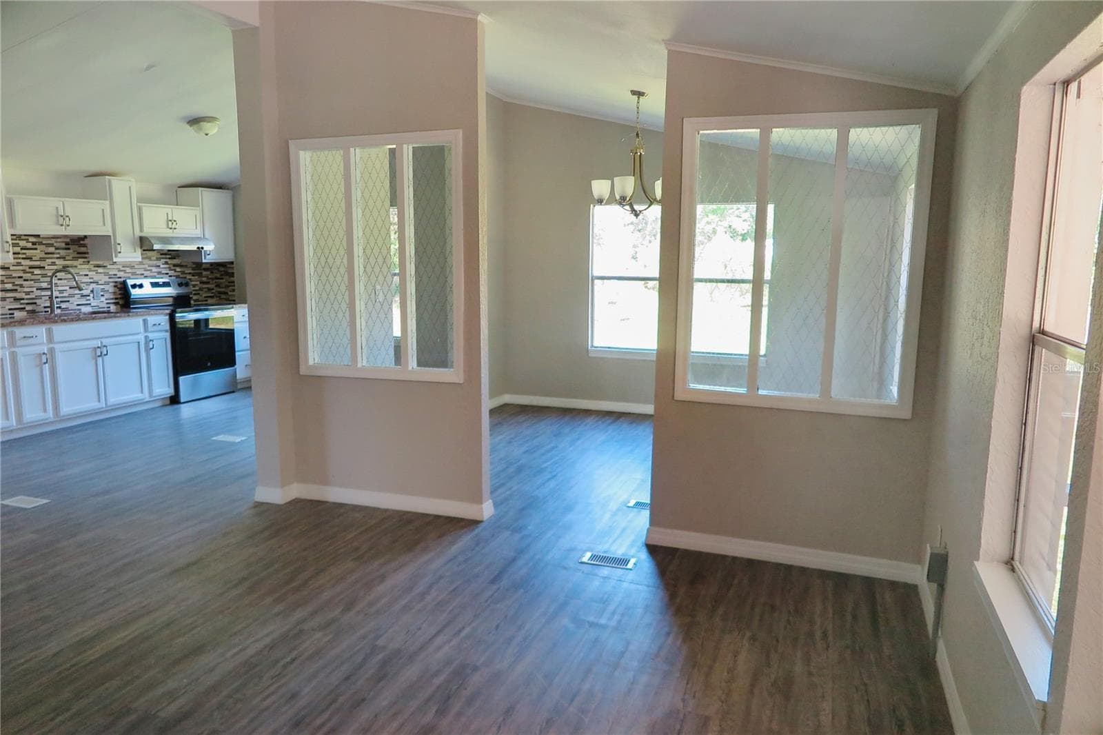 Manufactured Home at 108 PINESHORE DR, SATSUMA, photo 13 of 34