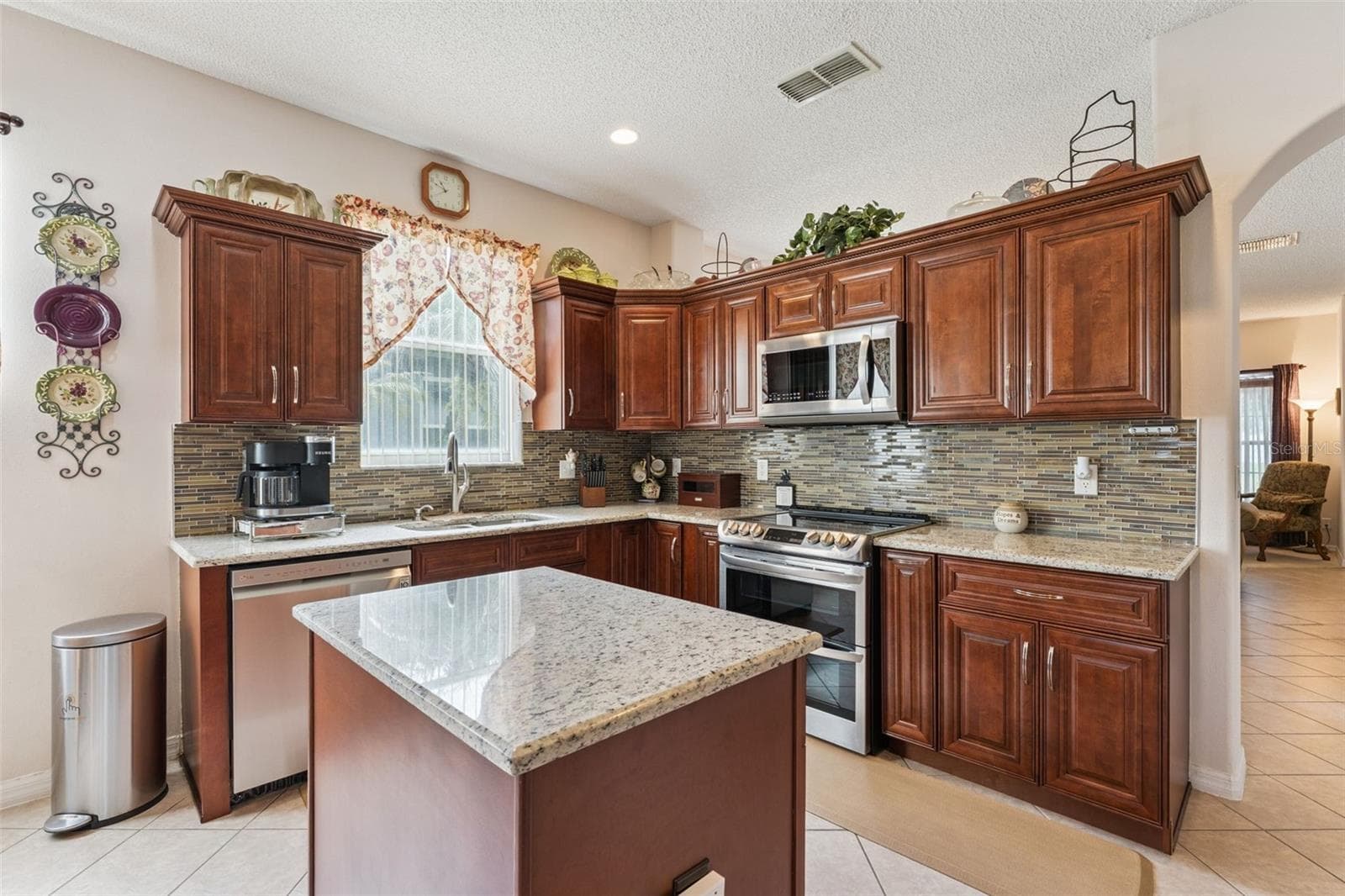 Kitchen - 9955 MEDALLION BLUFF LN, ORLANDO