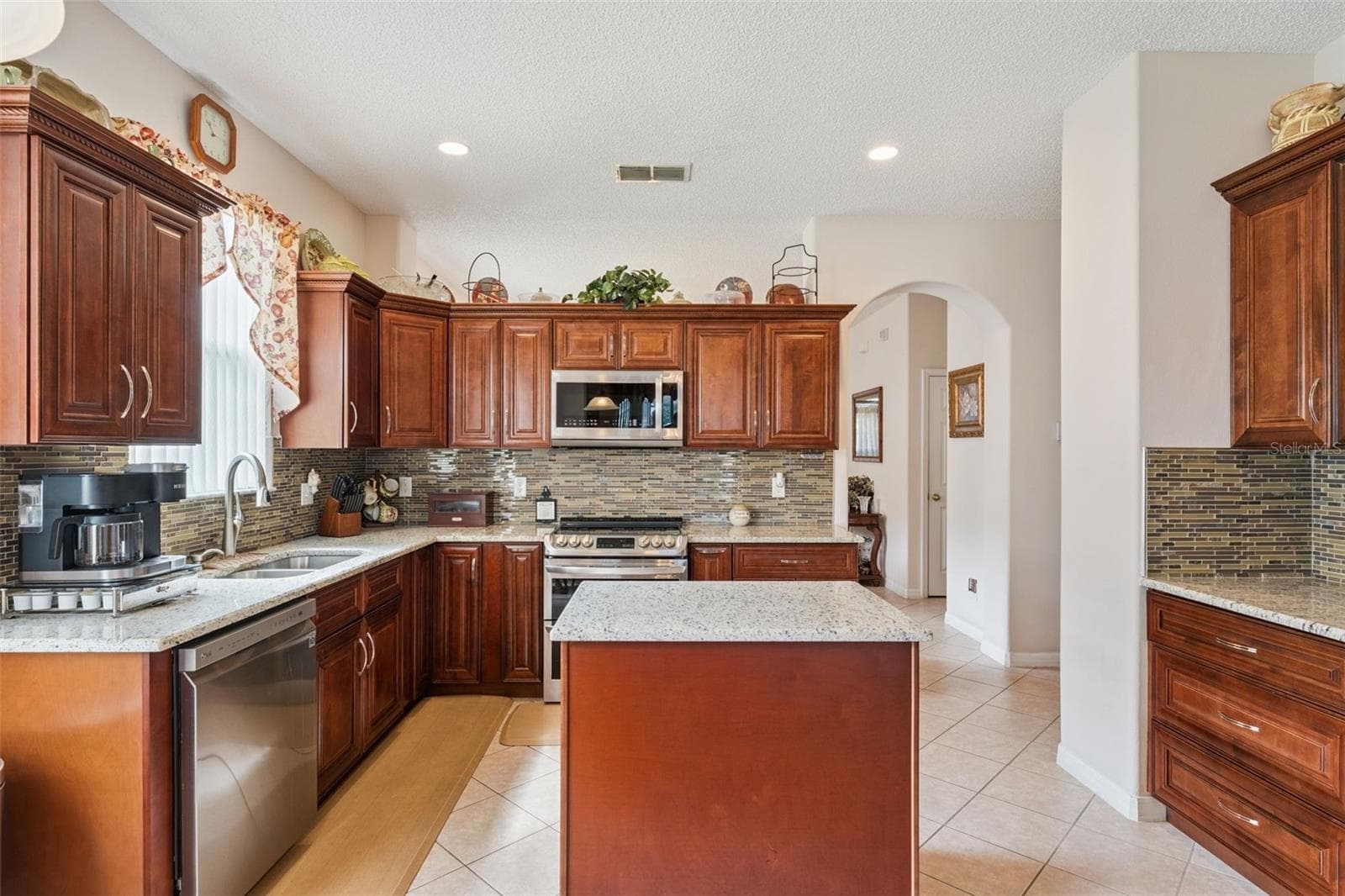 Kitchen - 9955 MEDALLION BLUFF LN, ORLANDO