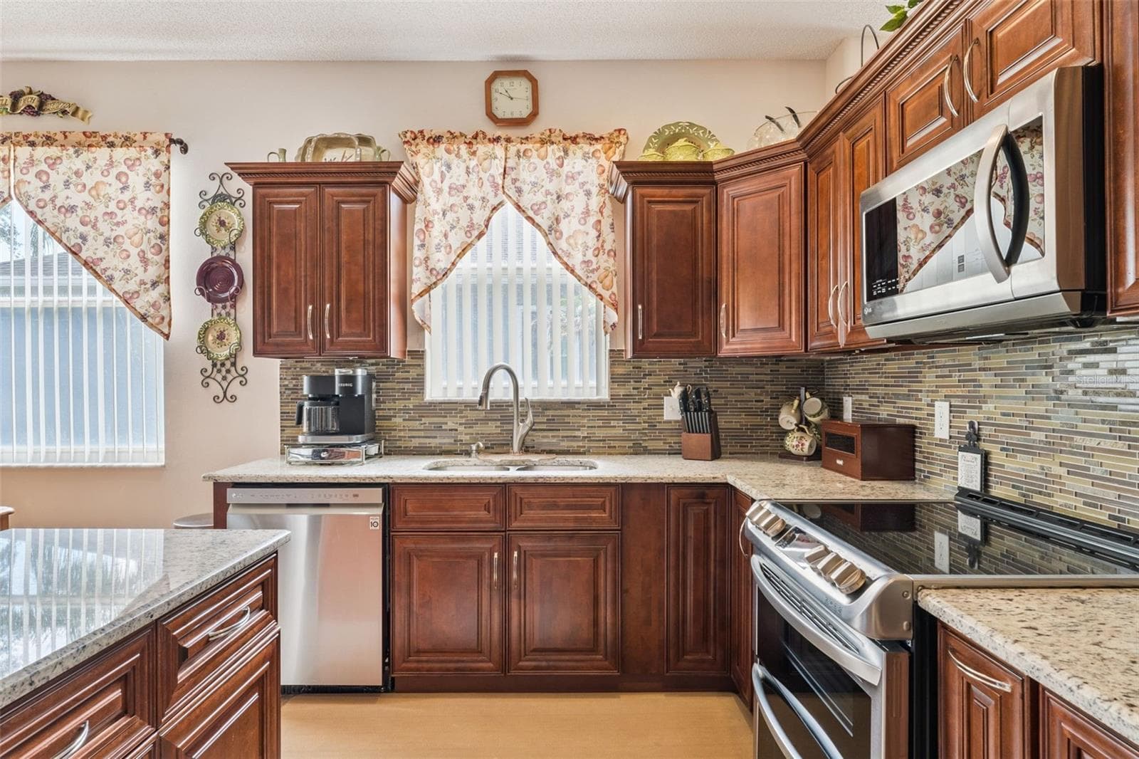 Kitchen - 9955 MEDALLION BLUFF LN, ORLANDO