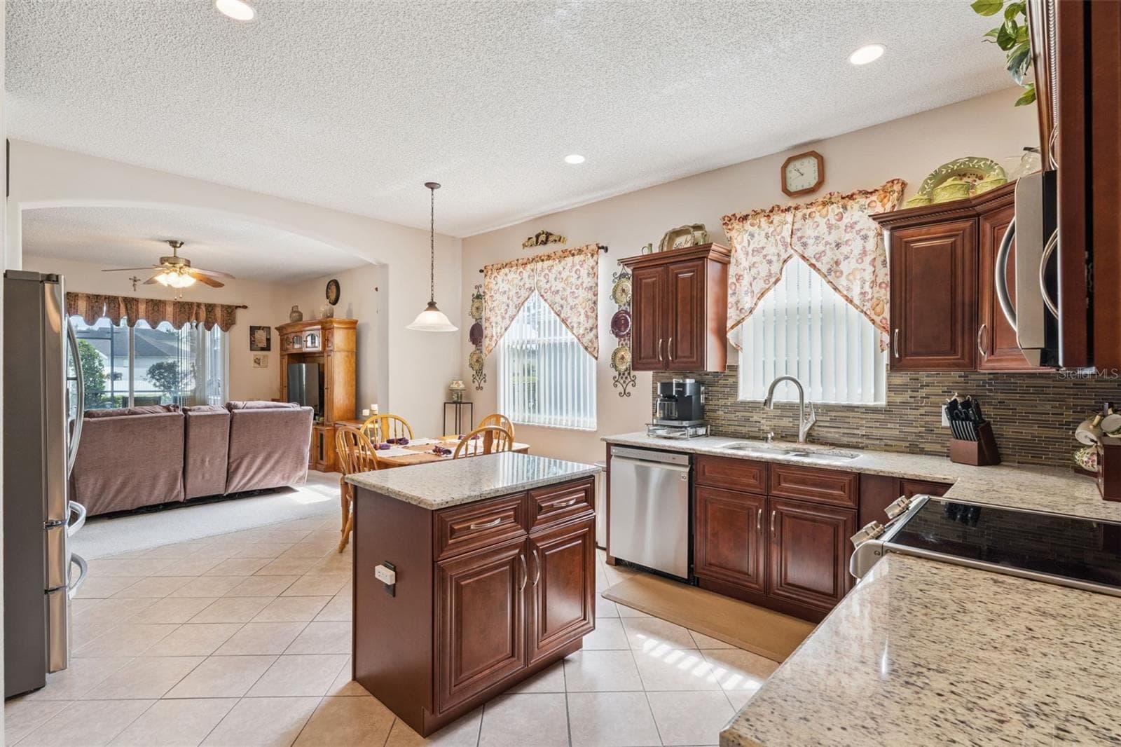Kitchen with Family Room View - 9955 MEDALLION BLUFF LN, ORLANDO