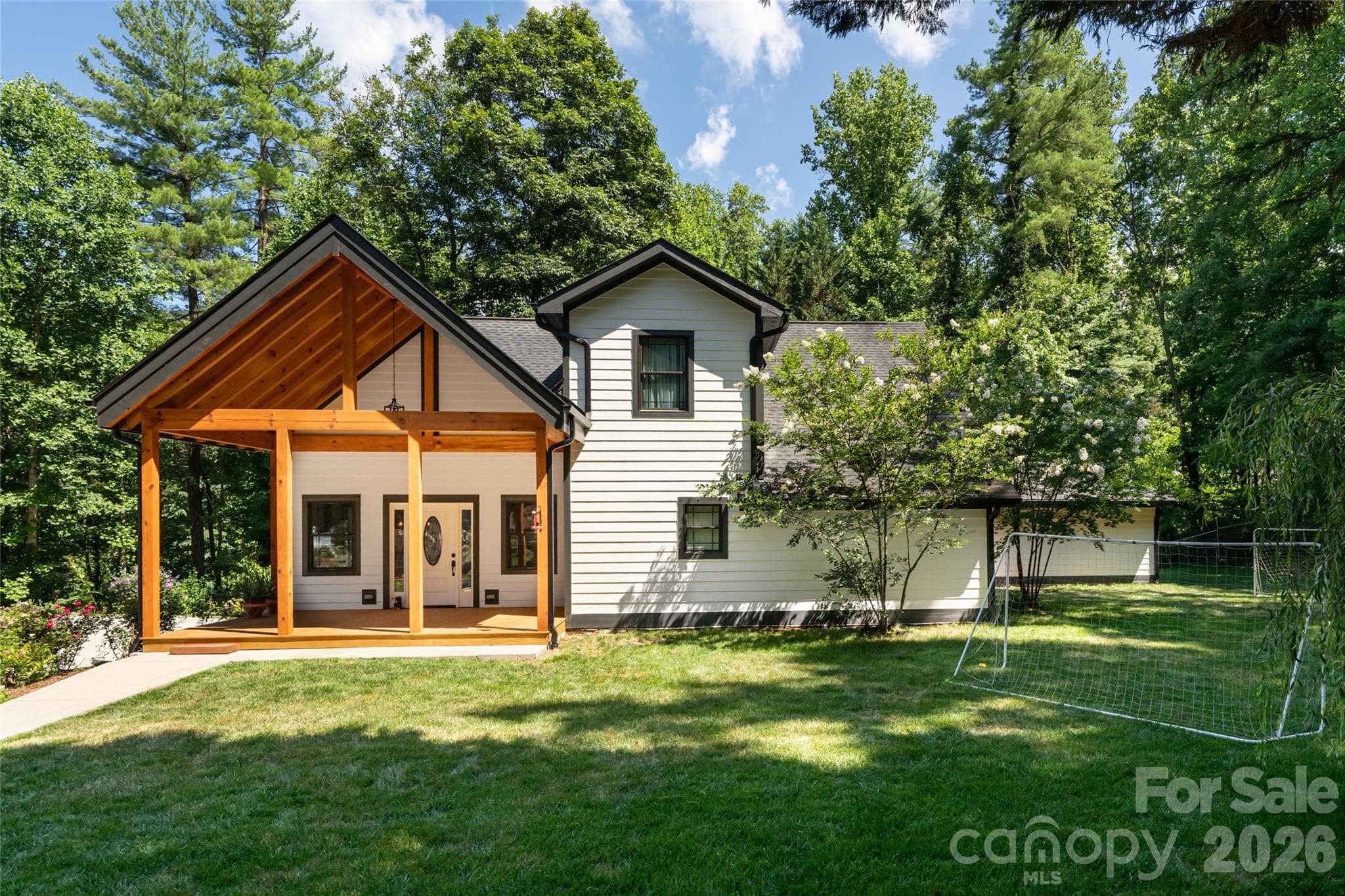 Single Family Residence at Hendersonville, photo 2 of 26