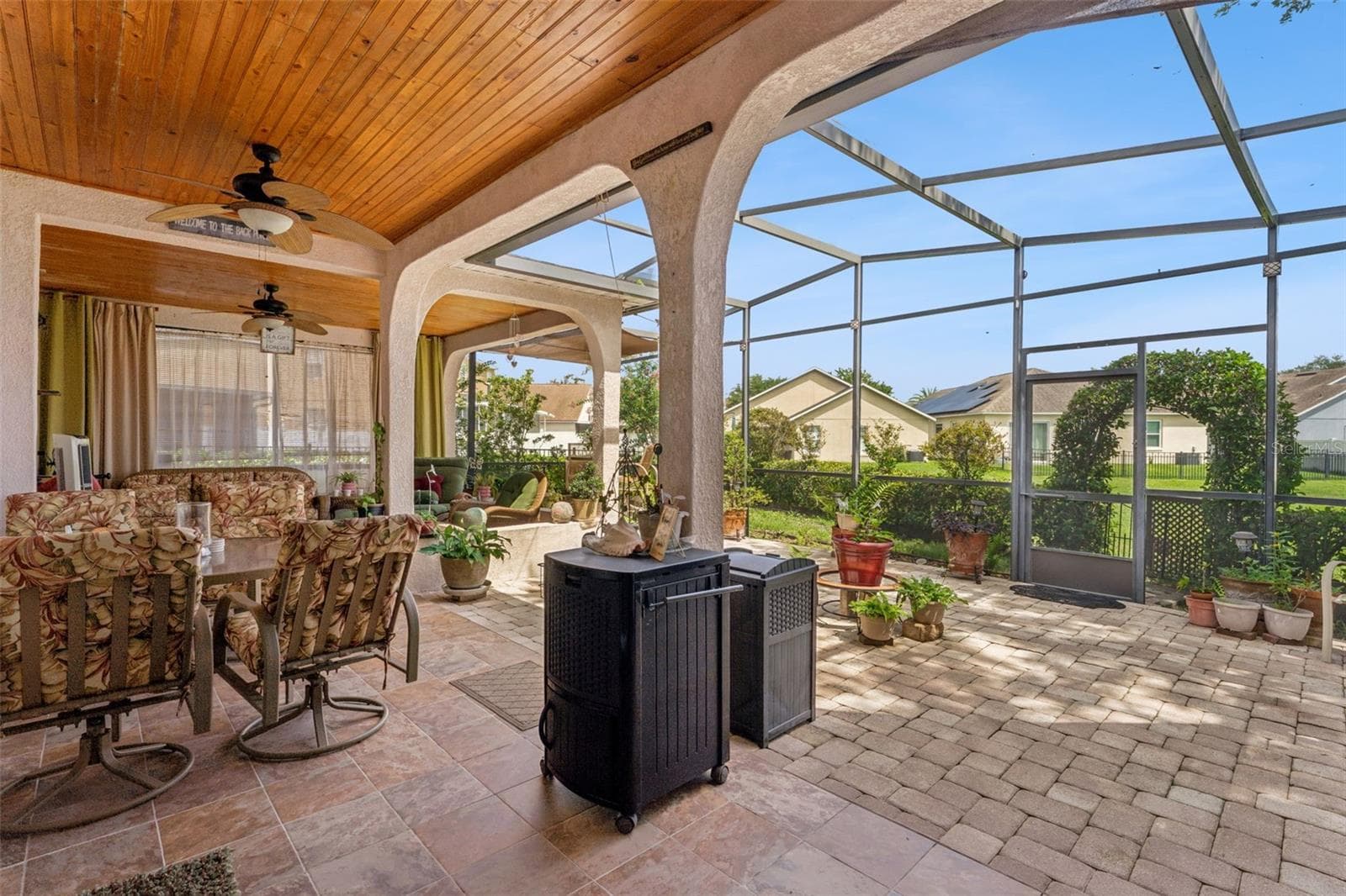 Enjoy outdoor dining on the patio - 9955 MEDALLION BLUFF LN, ORLANDO
