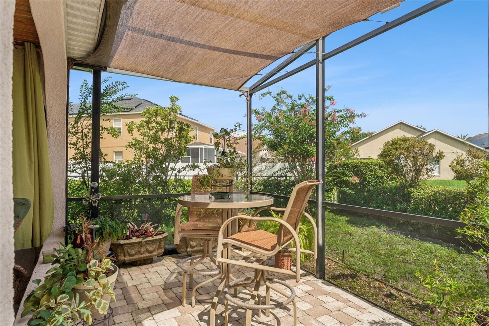 Patio High Top Dining Area - 9955 MEDALLION BLUFF LN, ORLANDO