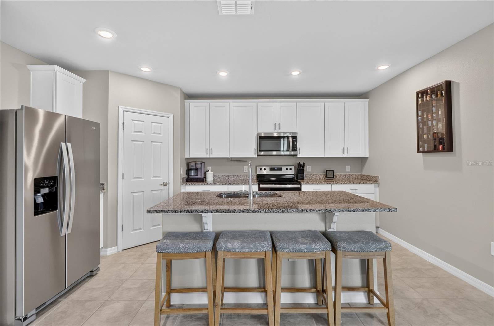 Kitchen with Island - 3310 WEITZEL DR, HAINES CITY