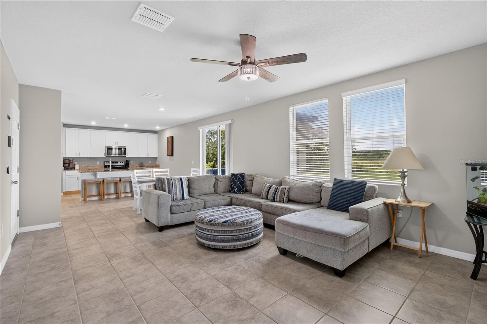 Very spacious layout - 3310 WEITZEL DR, HAINES CITY
