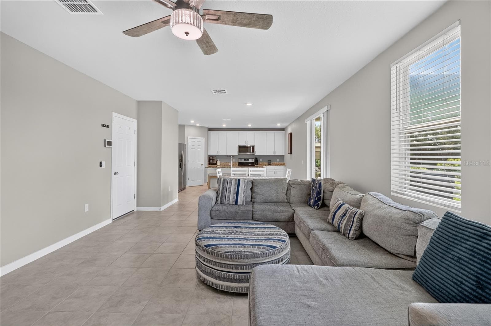 Living room view to the kitchen - 3310 WEITZEL DR, HAINES CITY