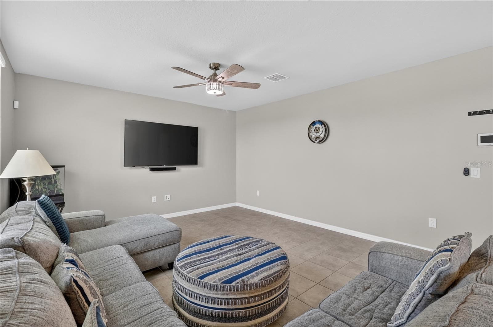 Ceiling fan in the living room - 3310 WEITZEL DR, HAINES CITY