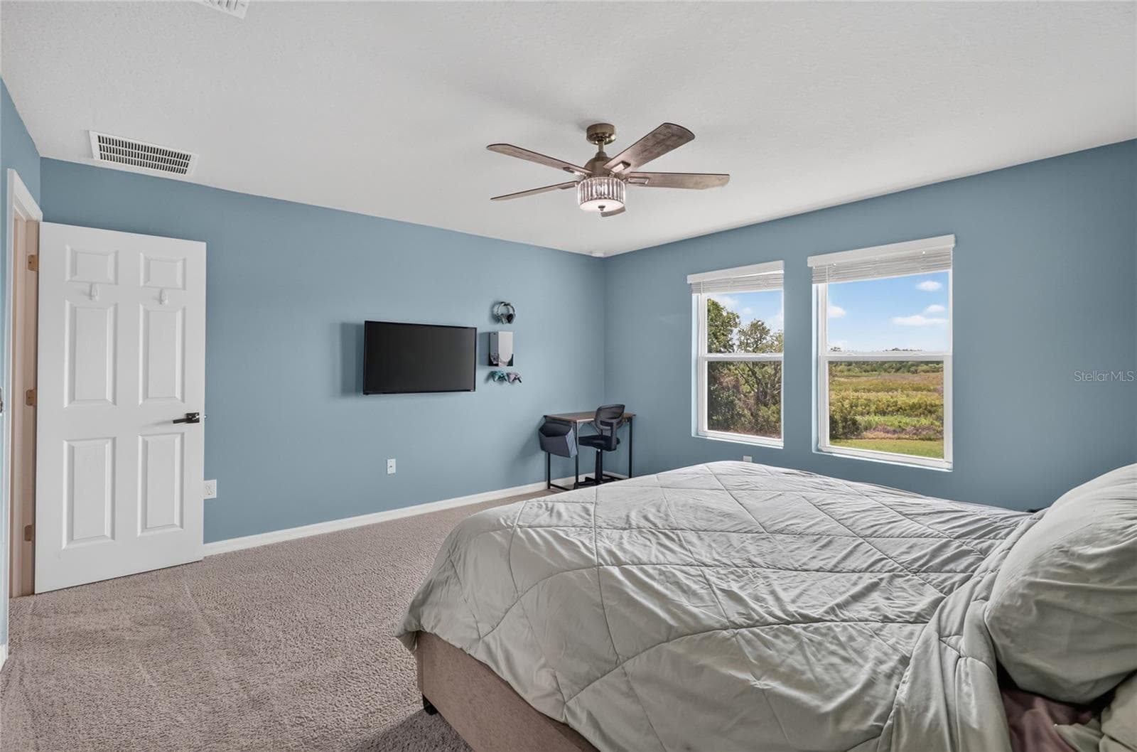 Plenty of windows for natural light - 3310 WEITZEL DR, HAINES CITY