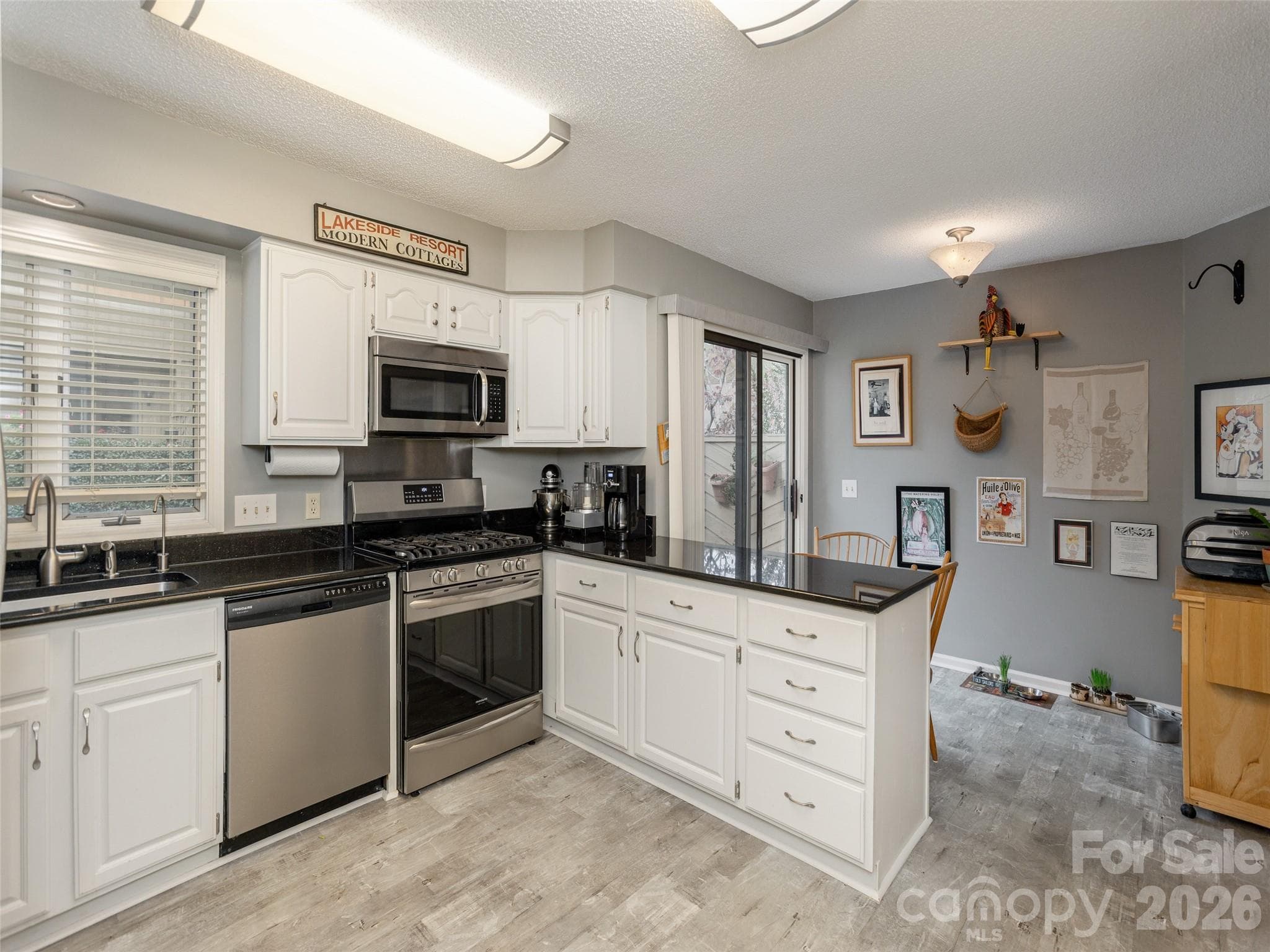 Kitchen bar with abundant storage and solid counter tops - 606 Red Oak Drive, Hendersonville