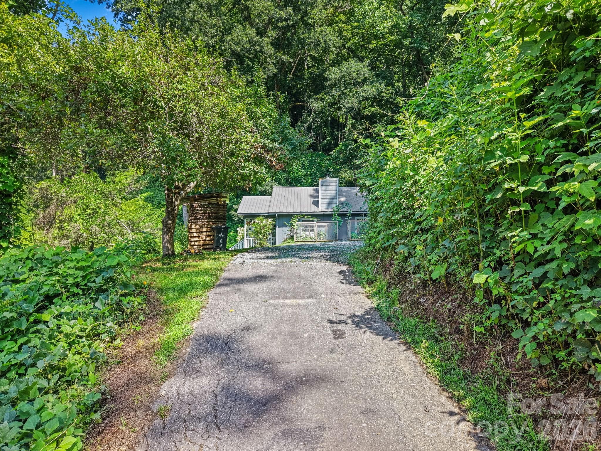 Driveway Parking - 6115 Skyland Drive, Sylva