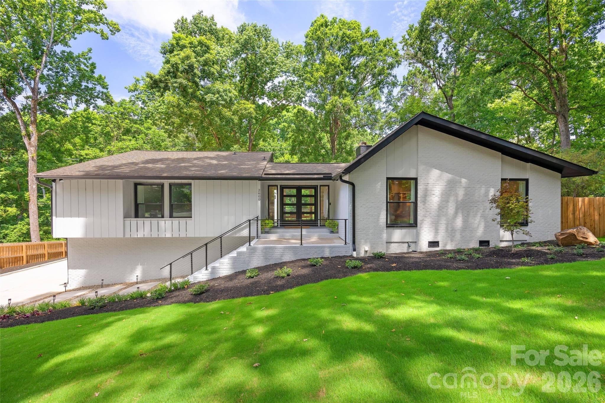 Single Family Residence at 2600 Vardall Court, Charlotte, photo 2 of 44