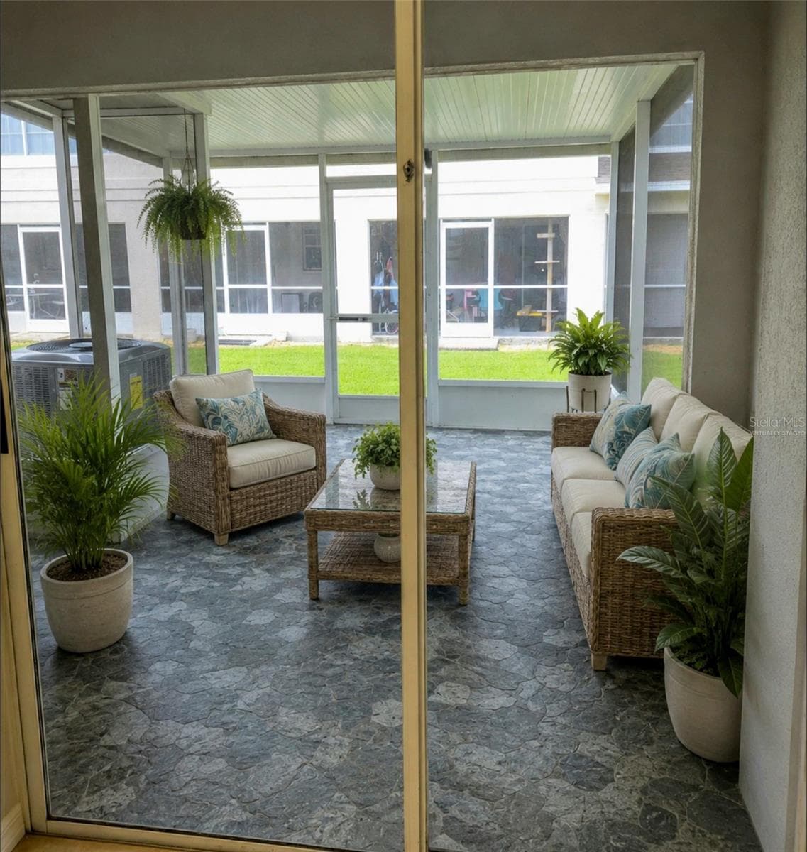 Virtually Staged Screened Lanai - 734 KENSINGTON LAKE CIR #BRANDON, BRANDON