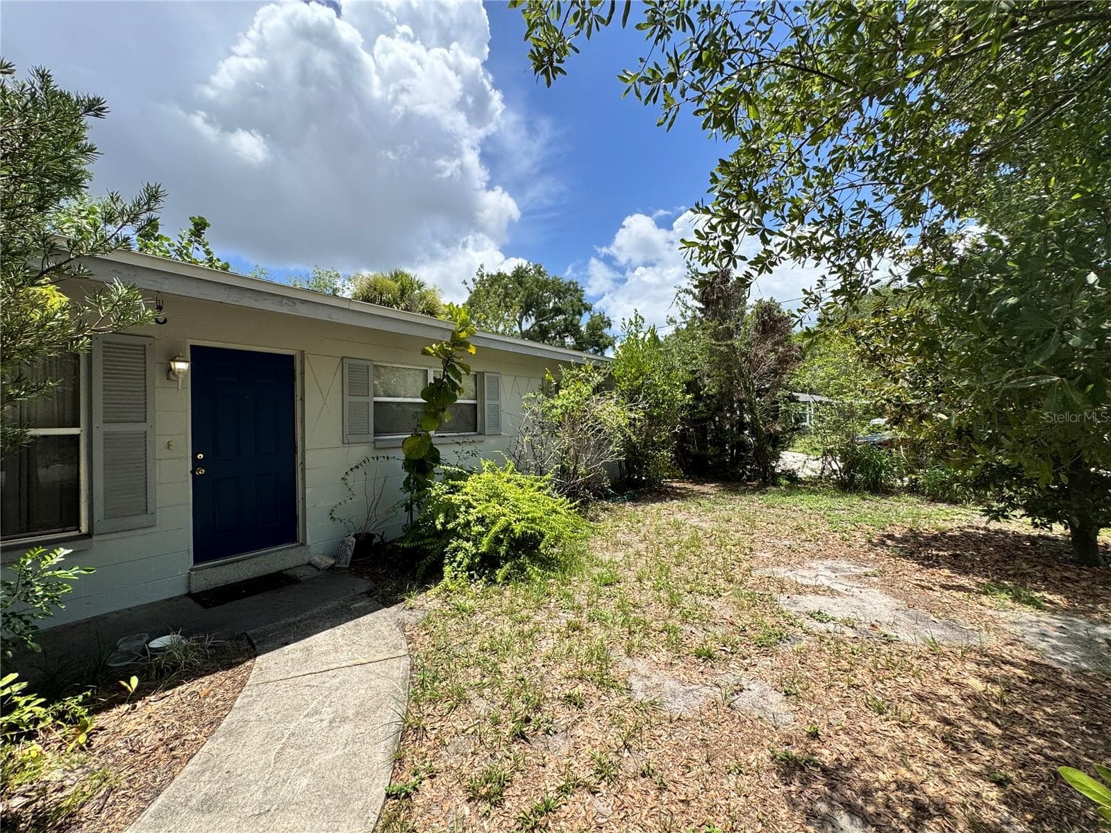 3608 W LEILA AVE