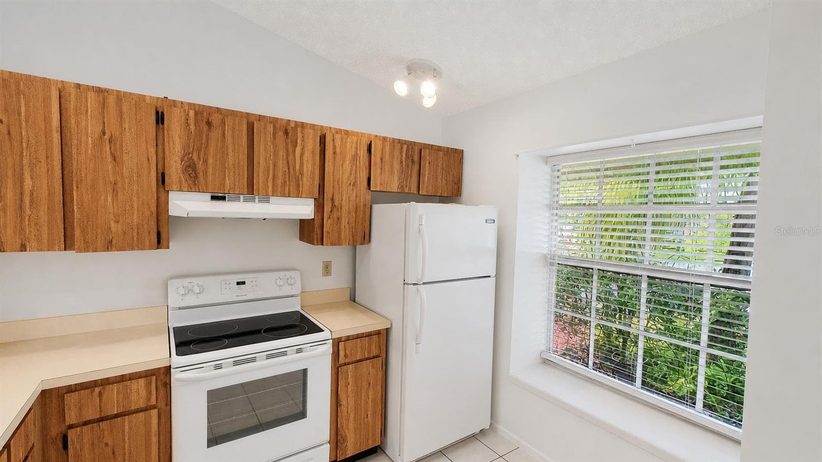 Villa at 3962 LA COSTA LN, LARGO, photo 10 of 27