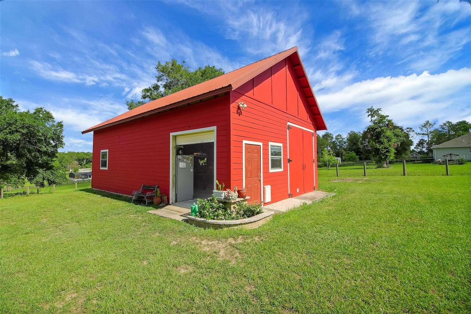 Barn - 35405 STAGECOACH TRL, EUSTIS