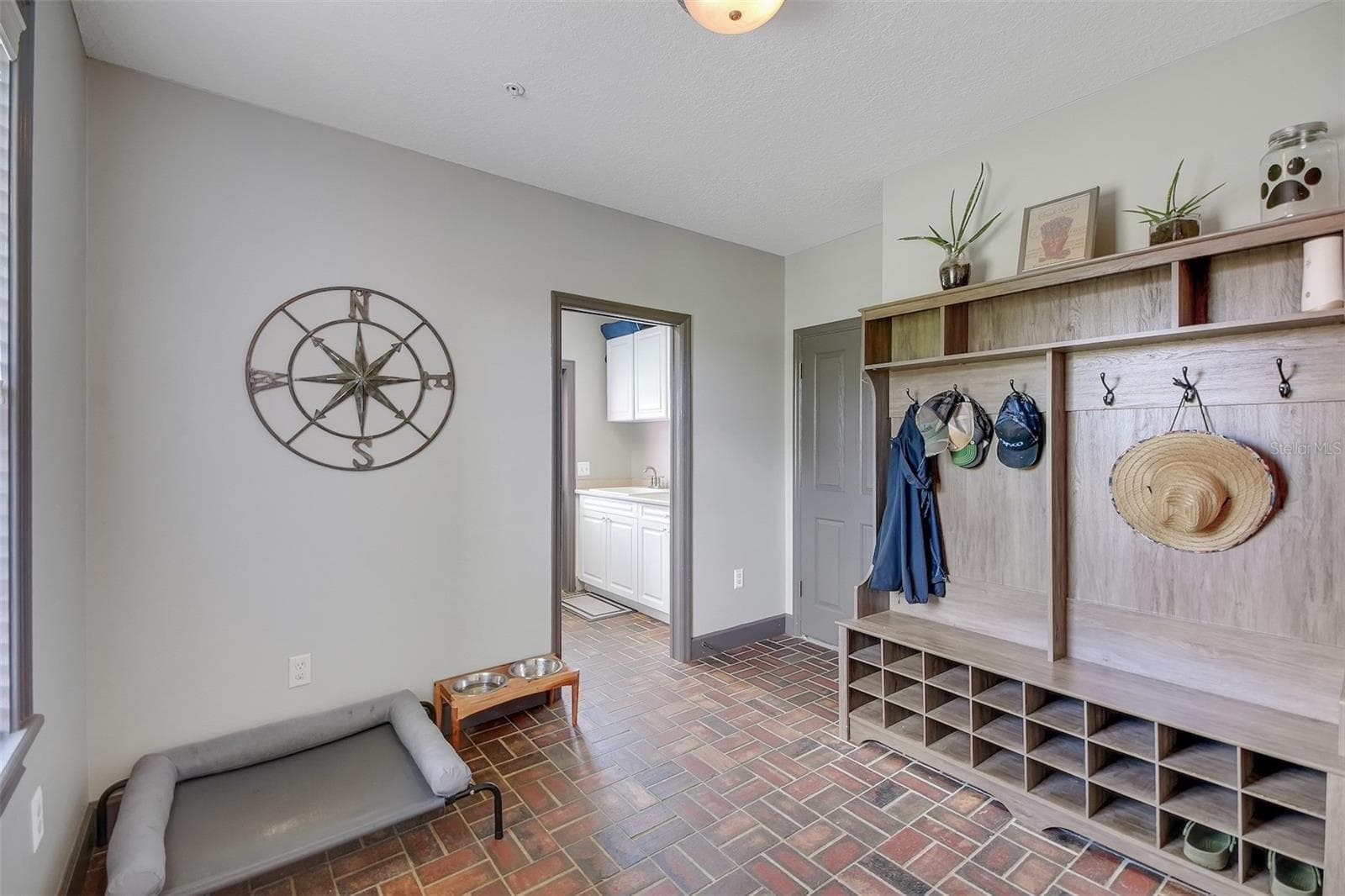 Mud Room - 35405 STAGECOACH TRL, EUSTIS