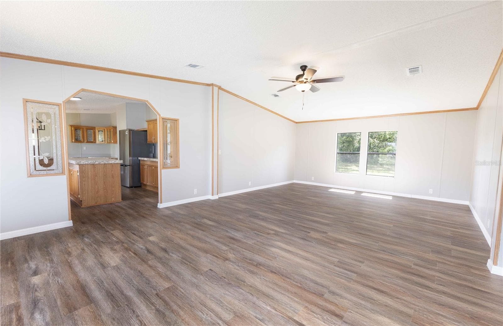 Living room opens to kitchen - 968 CR222 RD, OXFORD