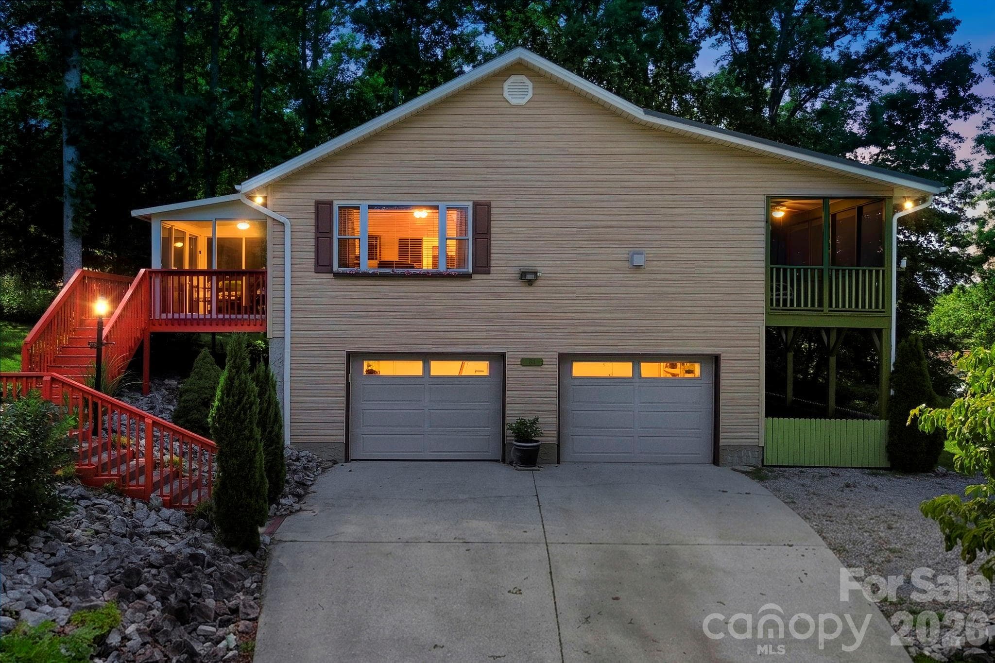 Single Family Residence at Hendersonville, photo 3 of 48