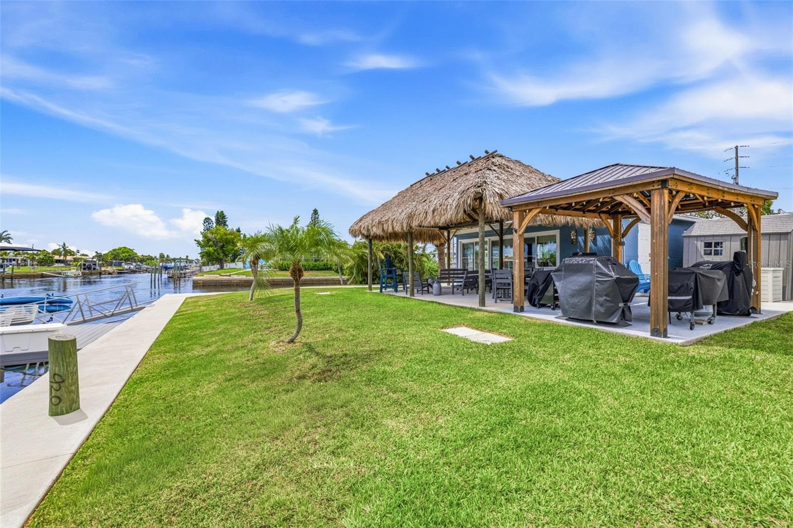 Nearly a 1/4 acre of property! - 4320 FLORAMAR TER, NEW PORT RICHEY
