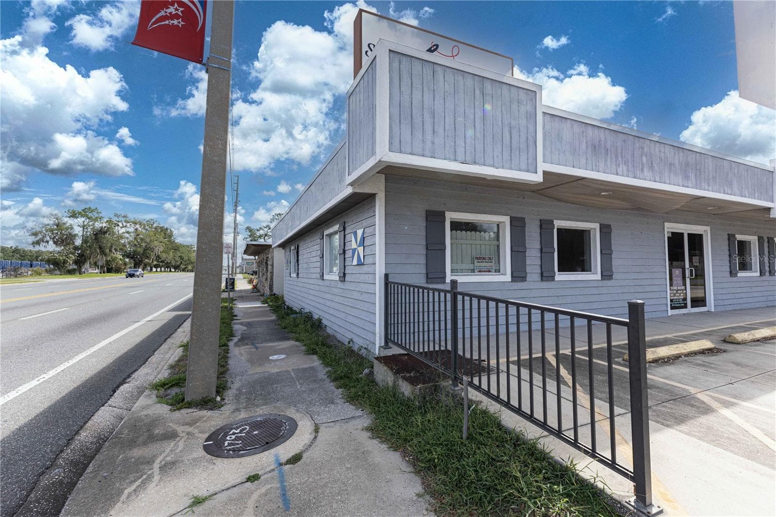 Side view of building - 700 N MAIN ST, WILDWOOD