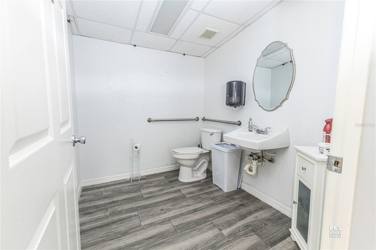 Bathroom - 700 N MAIN ST, WILDWOOD