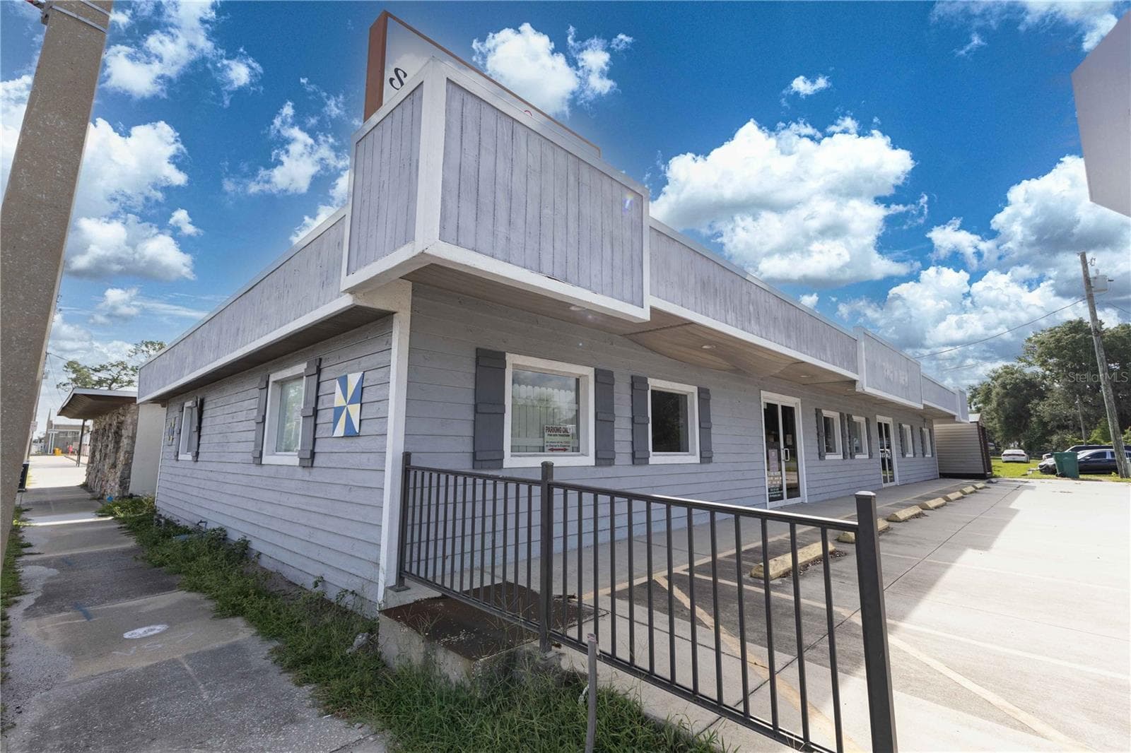 Side view of building - 700 N MAIN ST, WILDWOOD