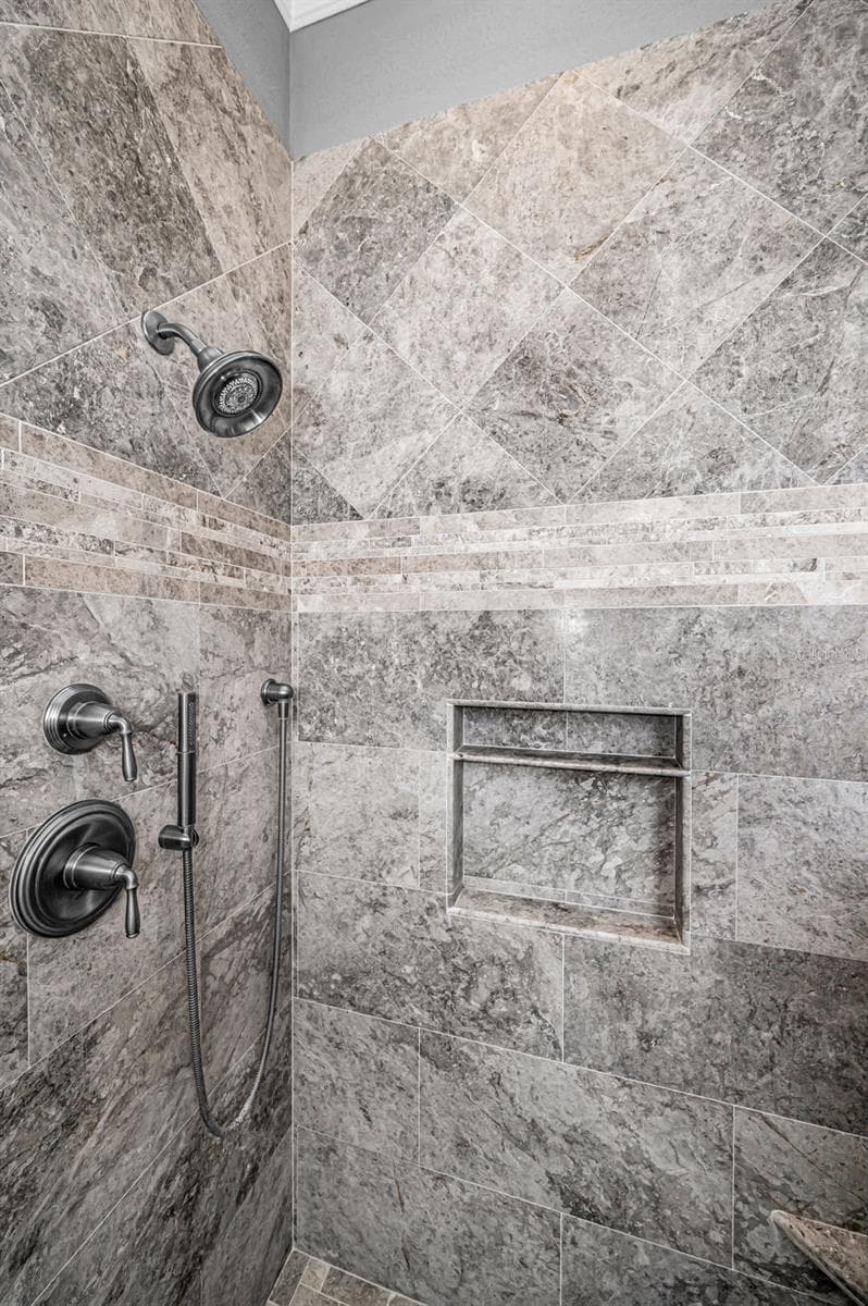 Pool Bath custom walk-in shower - 4084 LIGUSTRUM DR, PALM HARBOR