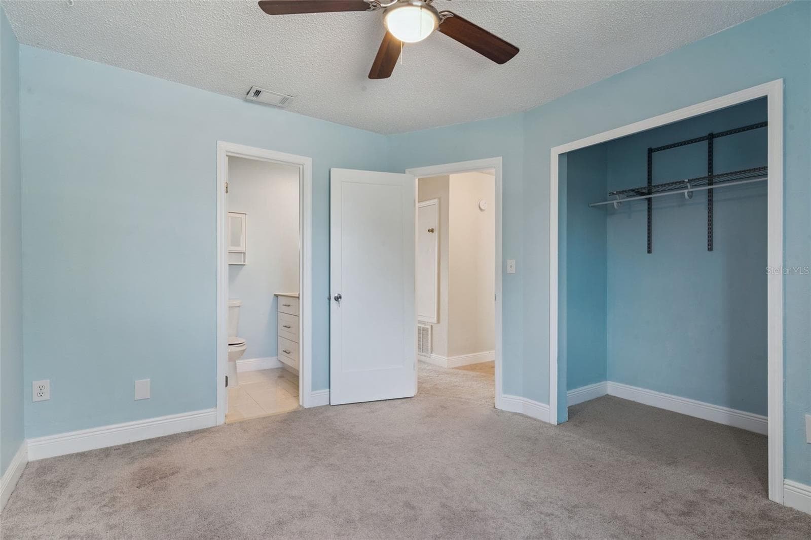 Guest Bedroom with En-suite bath and walk-in Closet - 214 MAJORS LN #C, KISSIMMEE