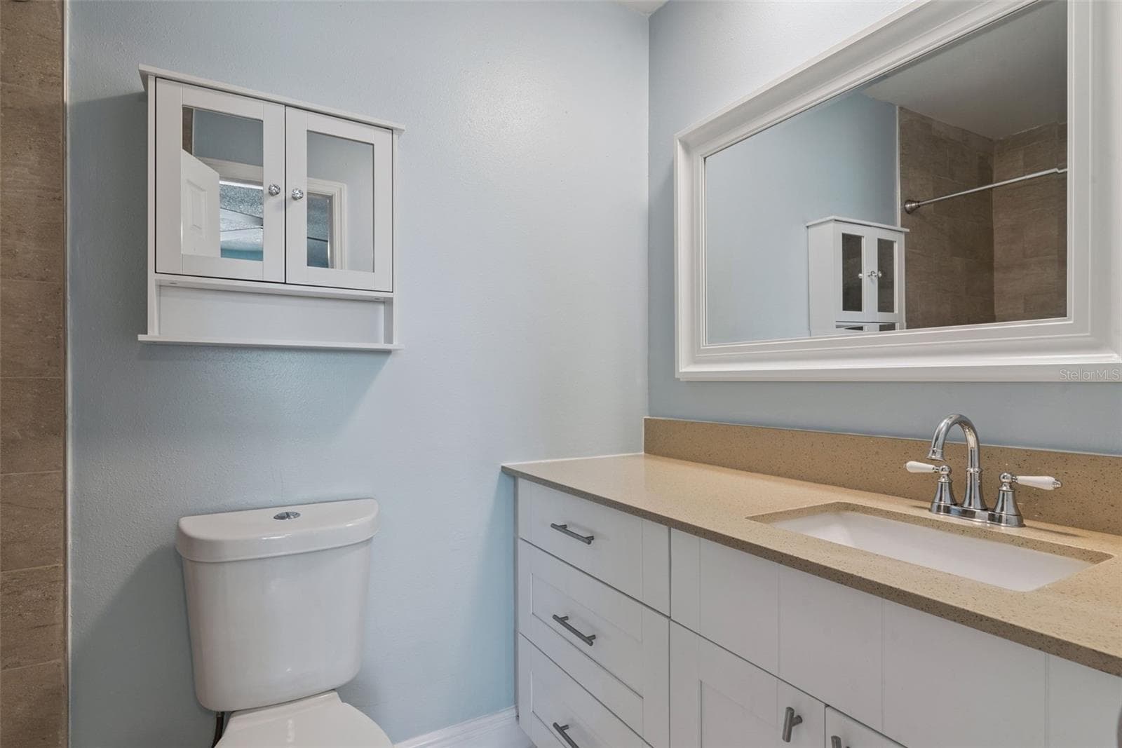 Guest Bedroom En-Suite with Tub/Shower combo - 214 MAJORS LN #C, KISSIMMEE