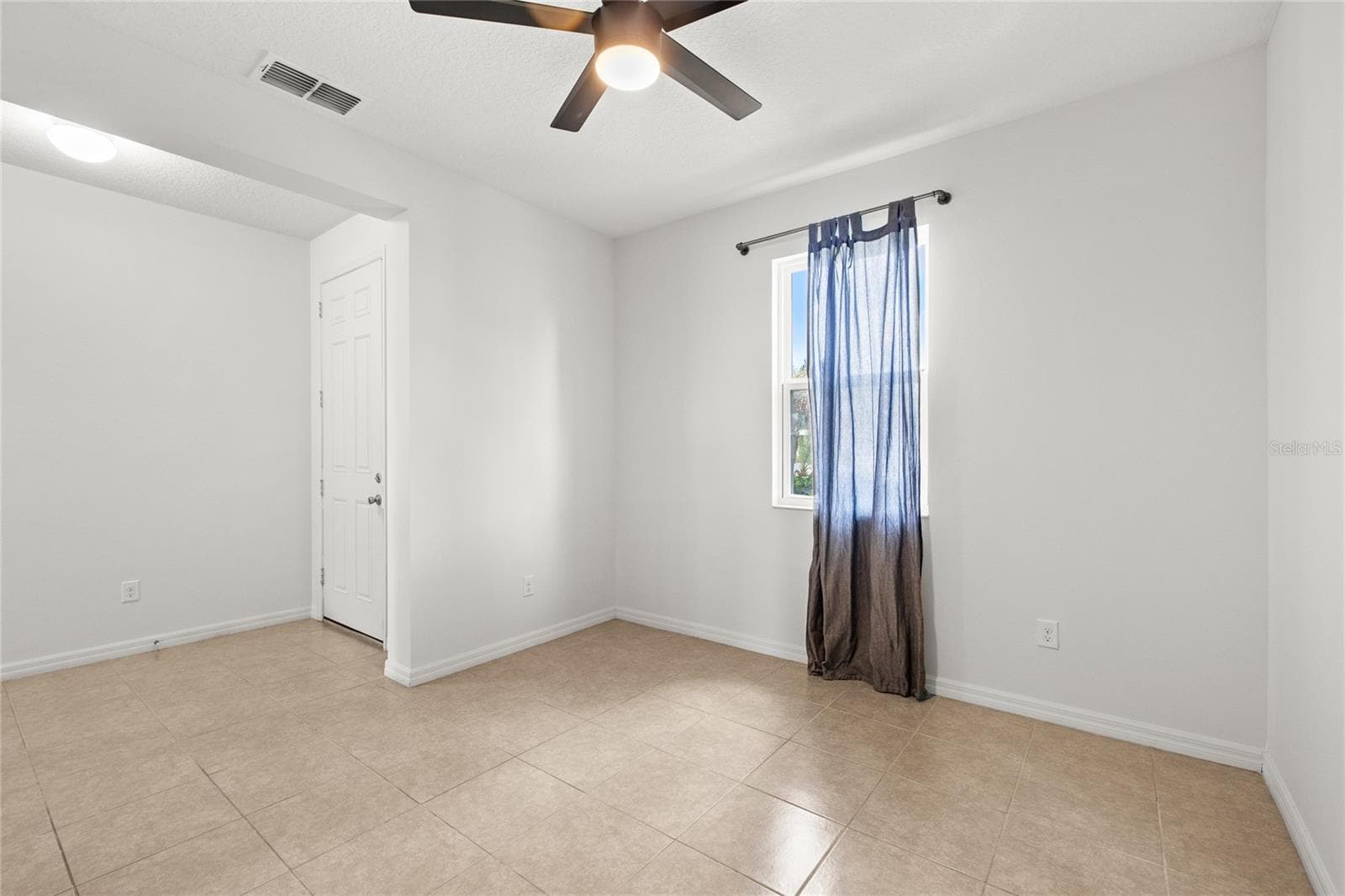 Single Family Residence at 12135 CARSON DR, ORLANDO, photo 5 of 26