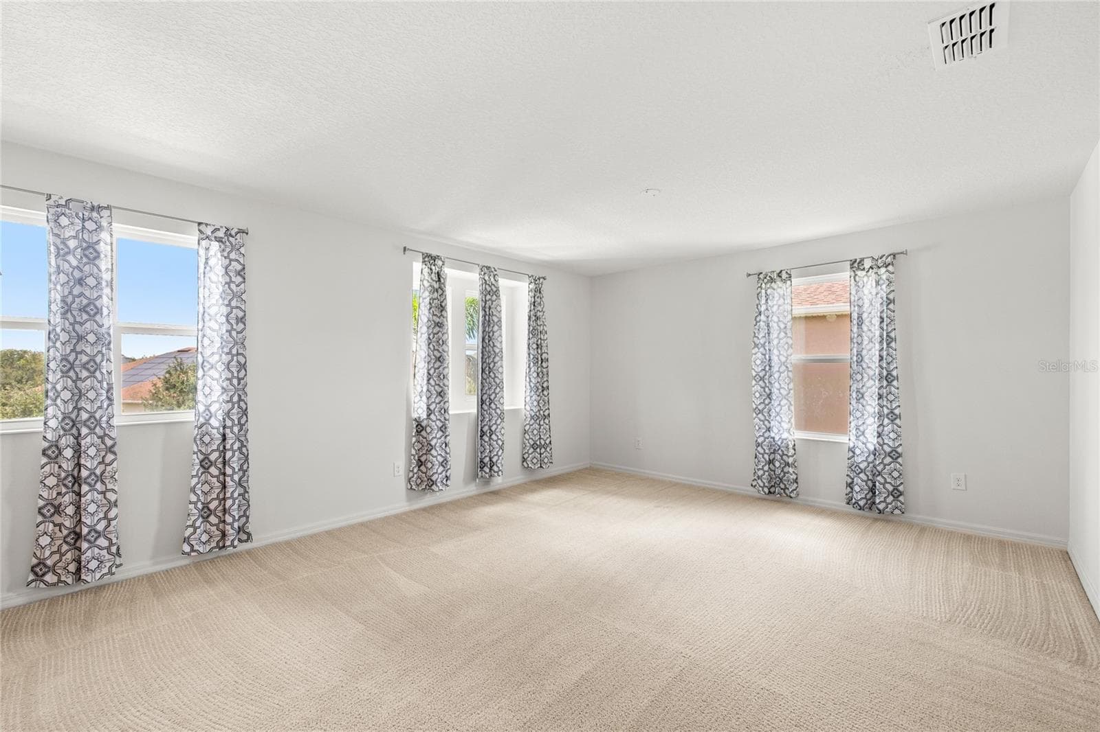 Single Family Residence at 12135 CARSON DR, ORLANDO, photo 6 of 26