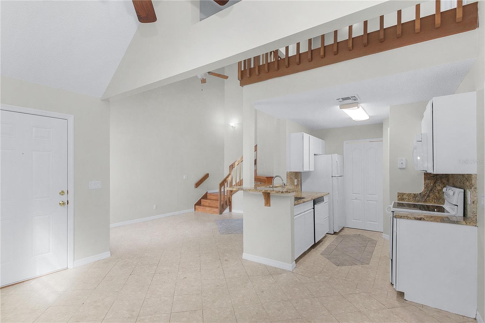 Living Room / Kitchen - 605 YOUNGSTOWN PKWY #30, ALTAMONTE SPRINGS