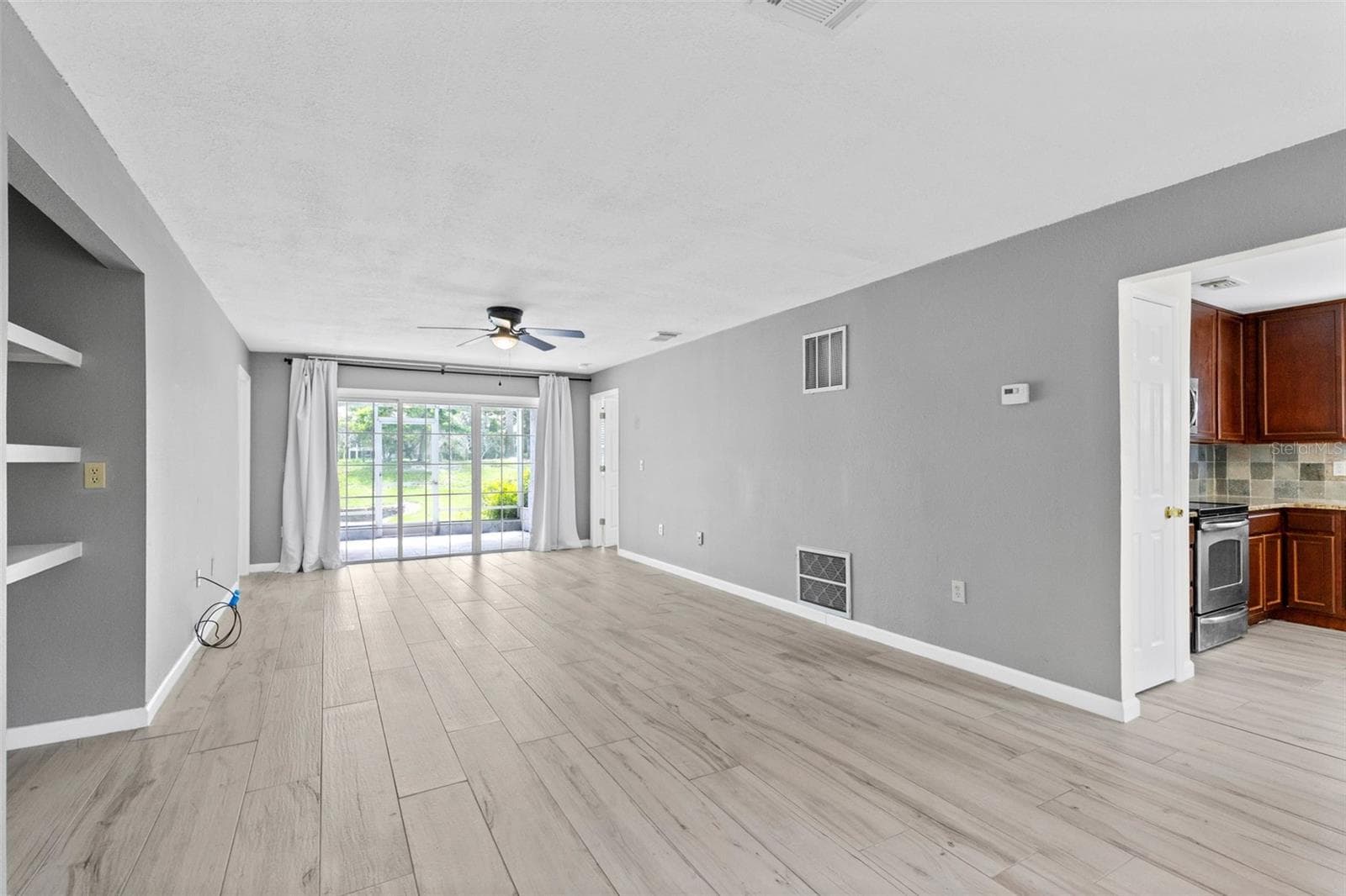 Living room - 4102 CLUBSIDE DR, LONGWOOD