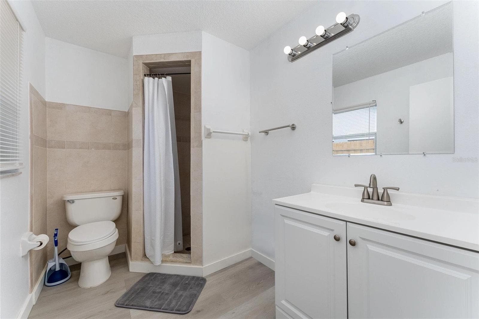 Single Family Residence at 334 DAGAMA CT, KISSIMMEE, photo 6 of 8