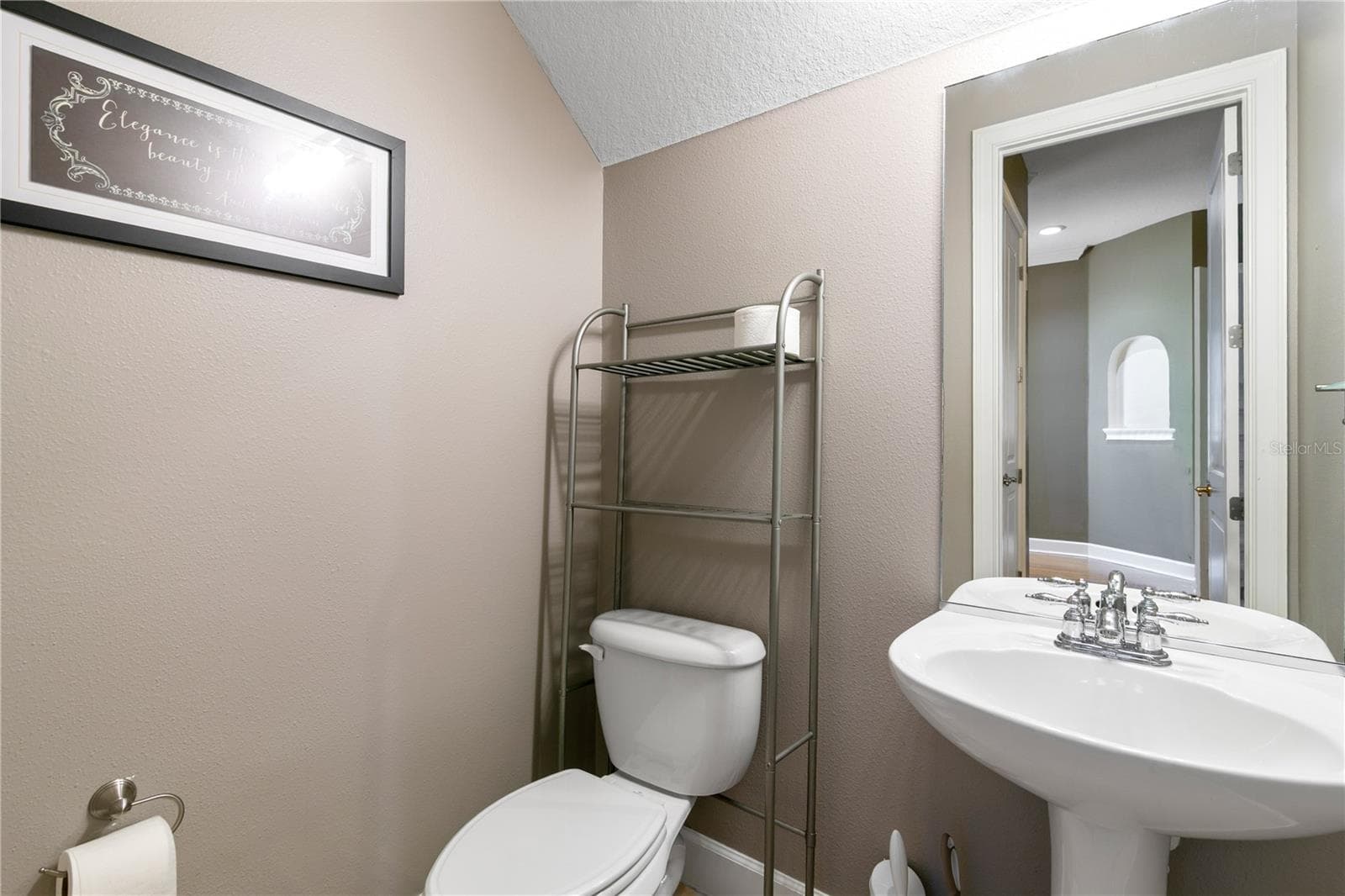 Townhouse at 11504 BELLAMAR ST, TAMPA, photo 18 of 40