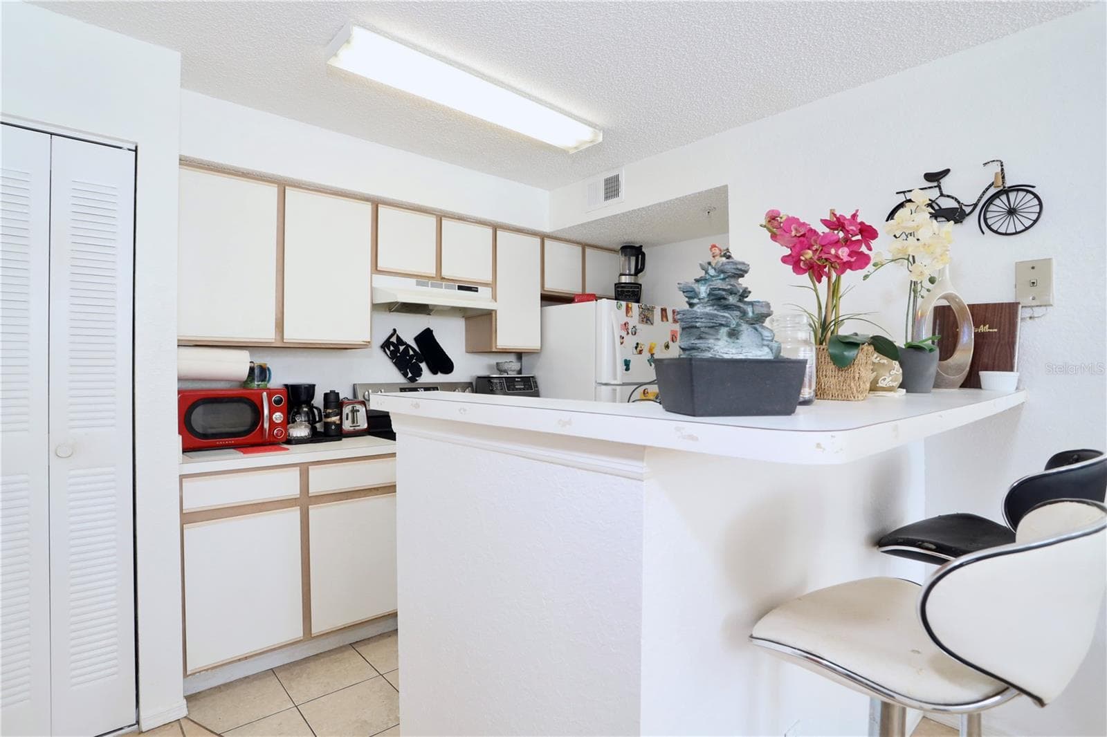 Condominium at 2209 ANTIGUA PL #828, KISSIMMEE, photo 3 of 28