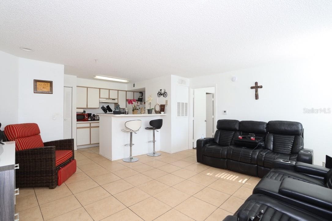 Condominium at 2209 ANTIGUA PL #828, KISSIMMEE, photo 6 of 28