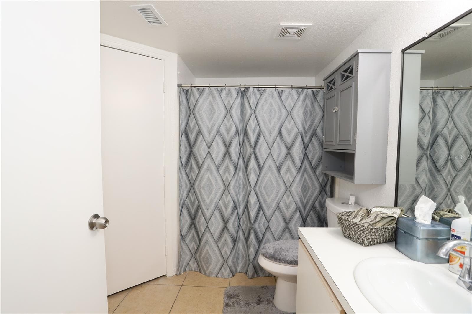 Guest bathroom - 2209 ANTIGUA PL #828, KISSIMMEE