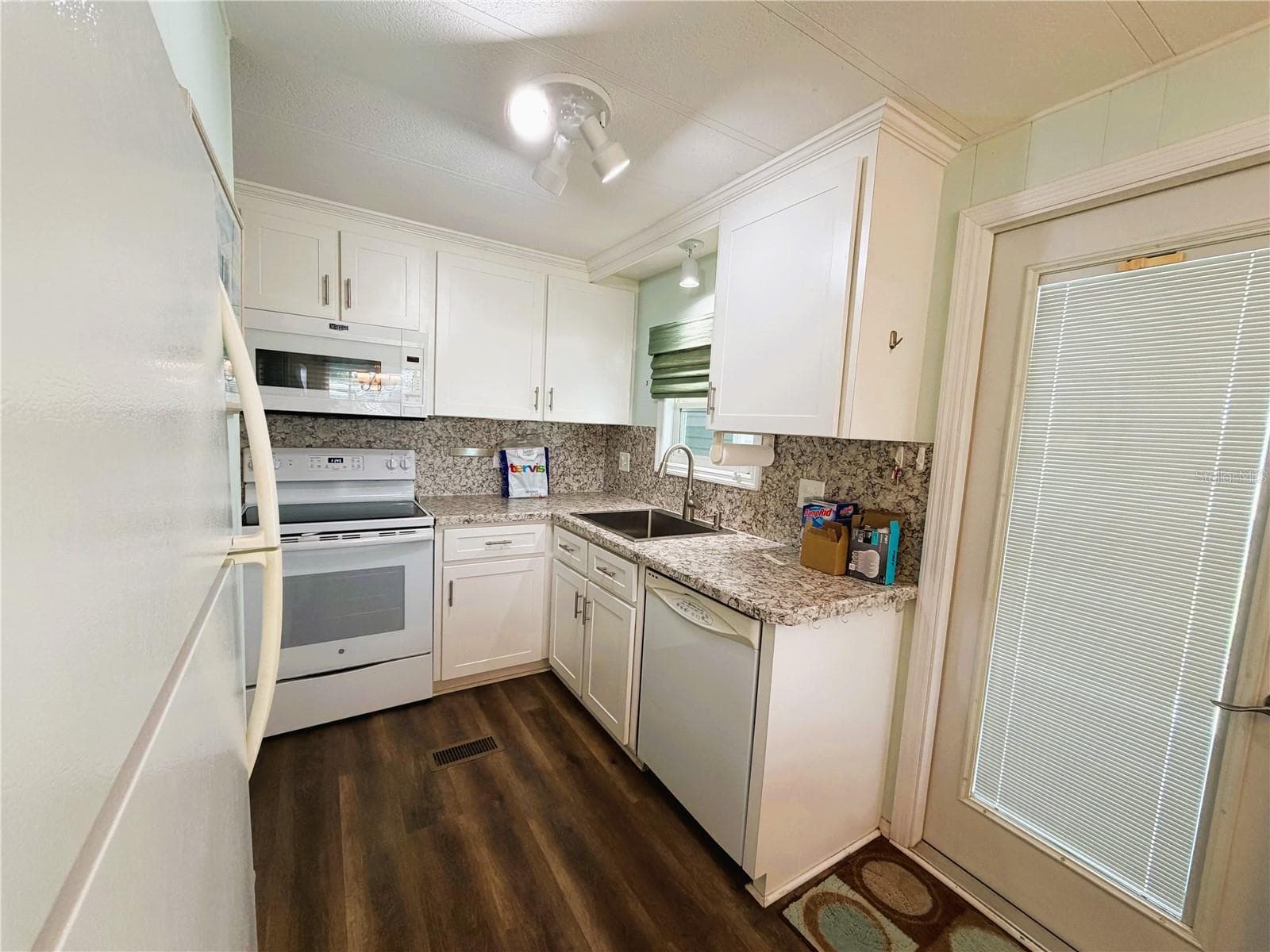 Mobile Home at 346 PALO VERDE DR, LEESBURG, photo 10 of 49