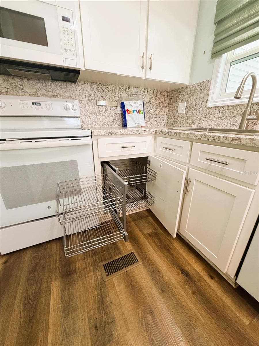 Mobile Home at 346 PALO VERDE DR, LEESBURG, photo 14 of 49