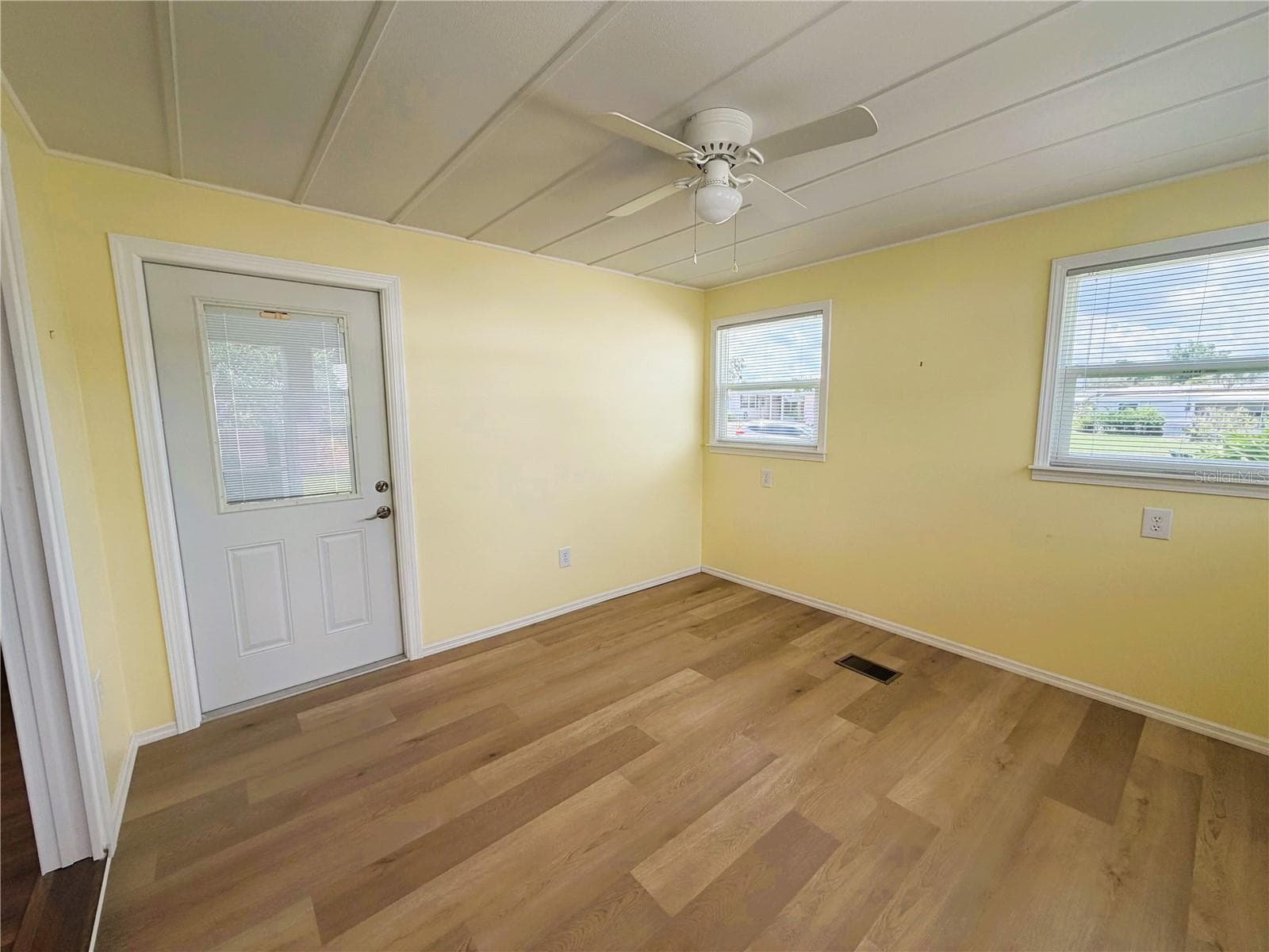 Mobile Home at 346 PALO VERDE DR, LEESBURG, photo 22 of 49