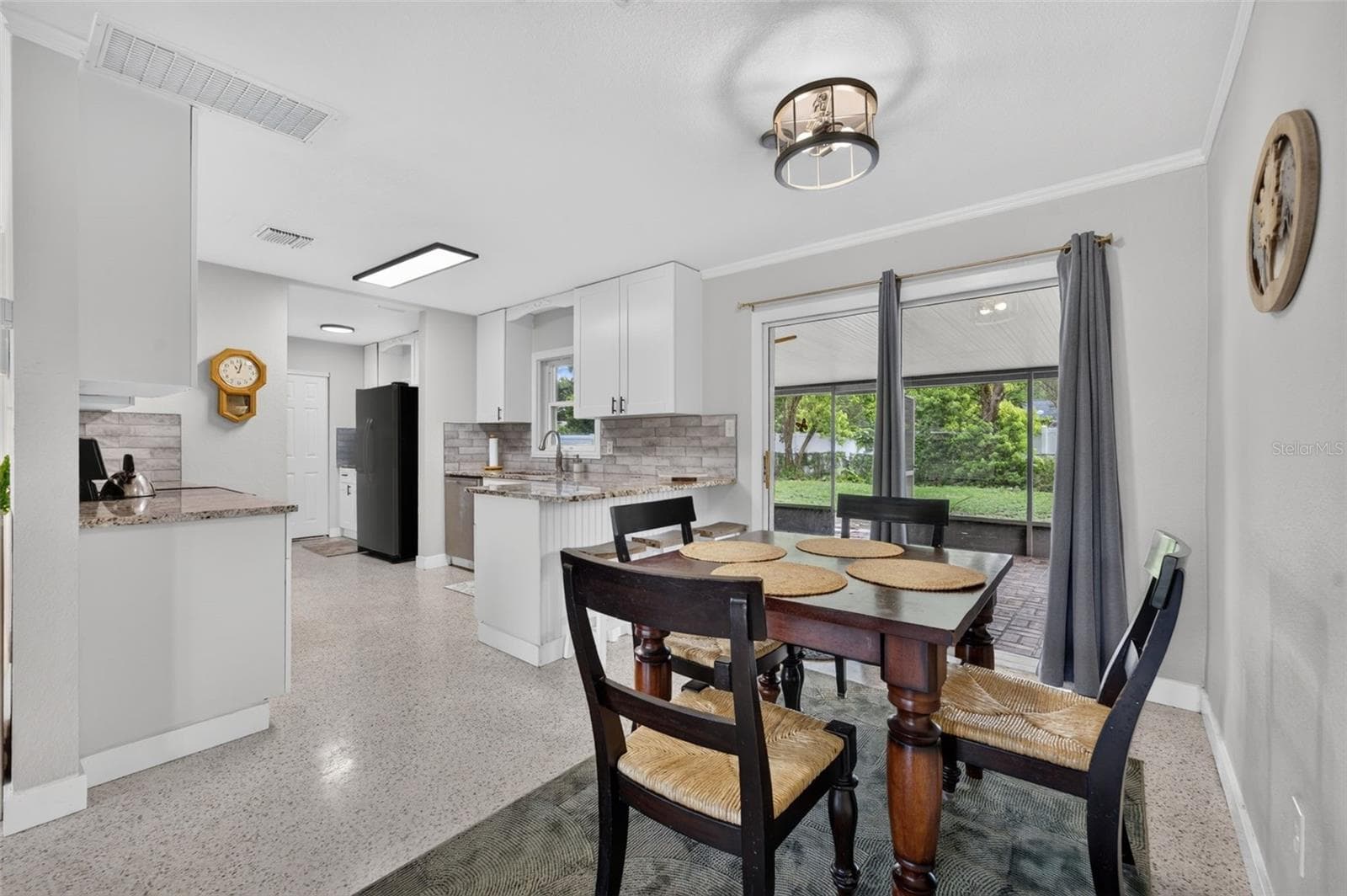 Dining - 619 MARSHALL ST, ALTAMONTE SPRINGS